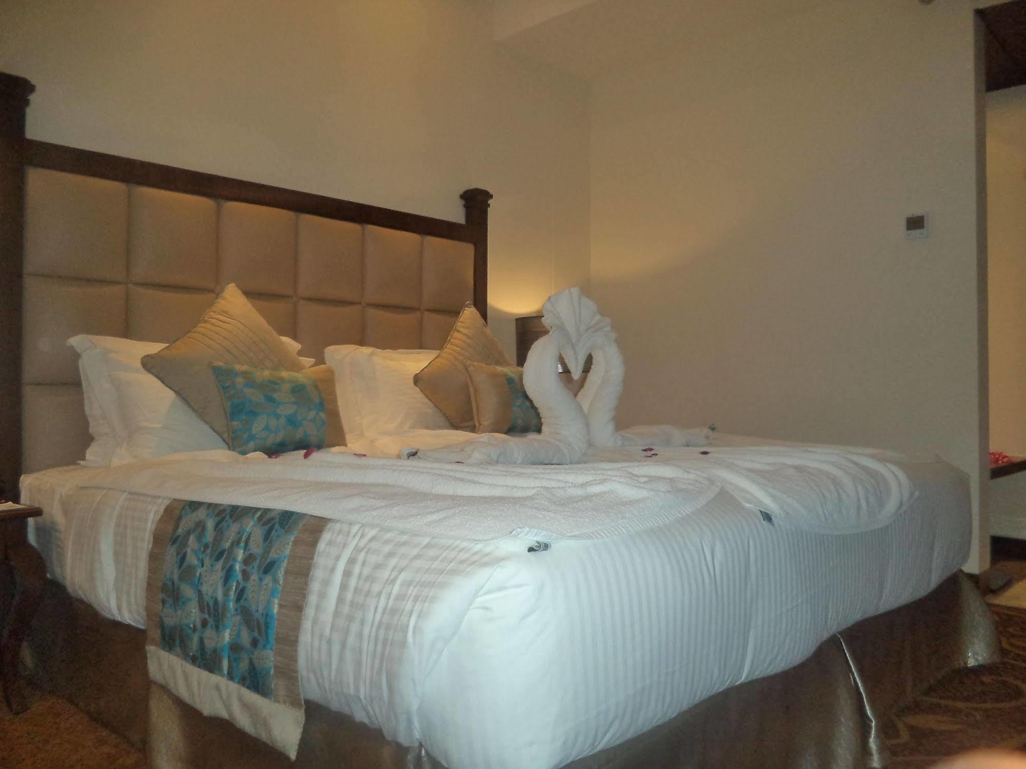 Country Inn & Suites By Radisson, バティンダ エクステリア 写真