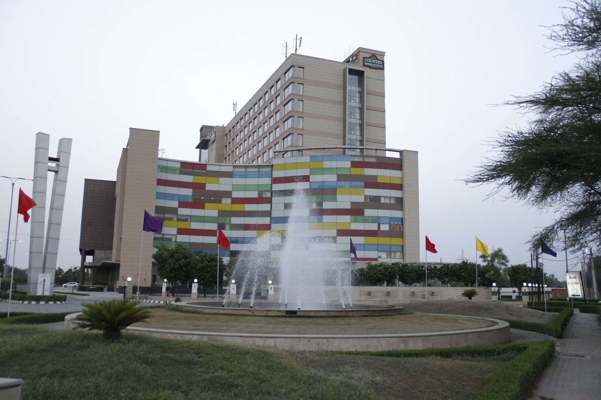 Country Inn & Suites By Radisson, バティンダ エクステリア 写真
